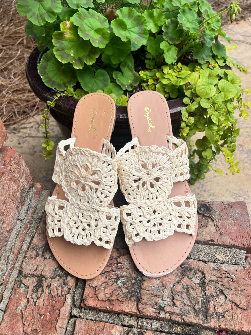 Qupid Women’s Beige Crochet Slide Sandals Slip-On  Size 7.5
